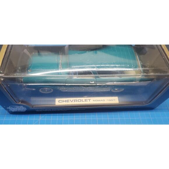 Road Tough 1/18 1957 Chevrolet Nomad Boxed - Picture 2 of 7